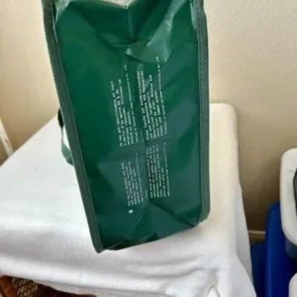 Lululemon Large Tote Bag Green and White Green Handles Snap Closure Classic Logo - Picture 10 of 10